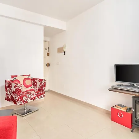 1 Bed With Sea View דירה נרחה